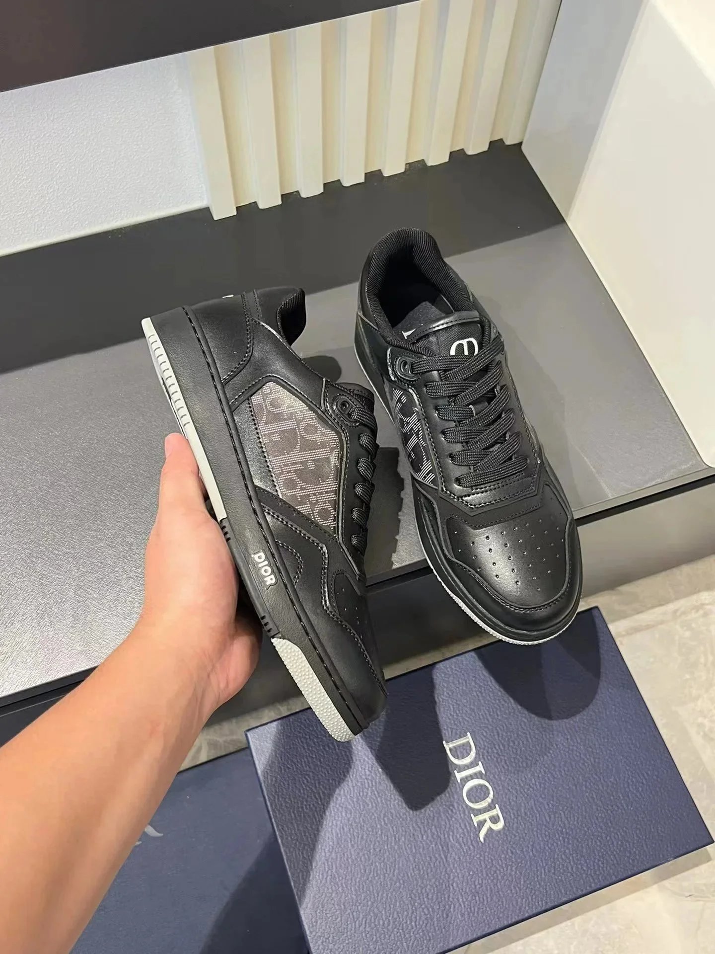 B2703 B2703