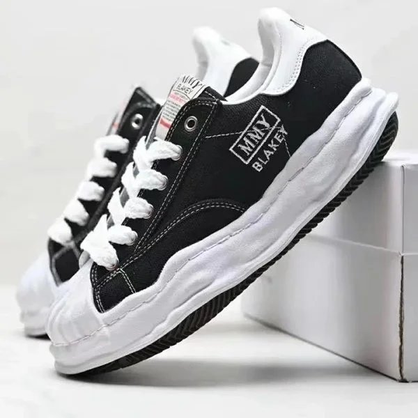 033 033